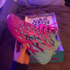 Lamelo MB.04 iridescent hornets